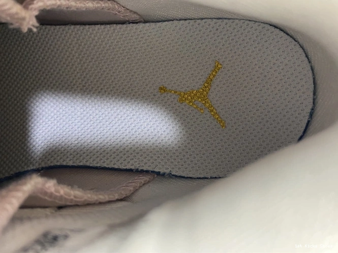 1st Kicks Jordan Gold (W) 6 Retro DH9696-100 Hoops Air 0801